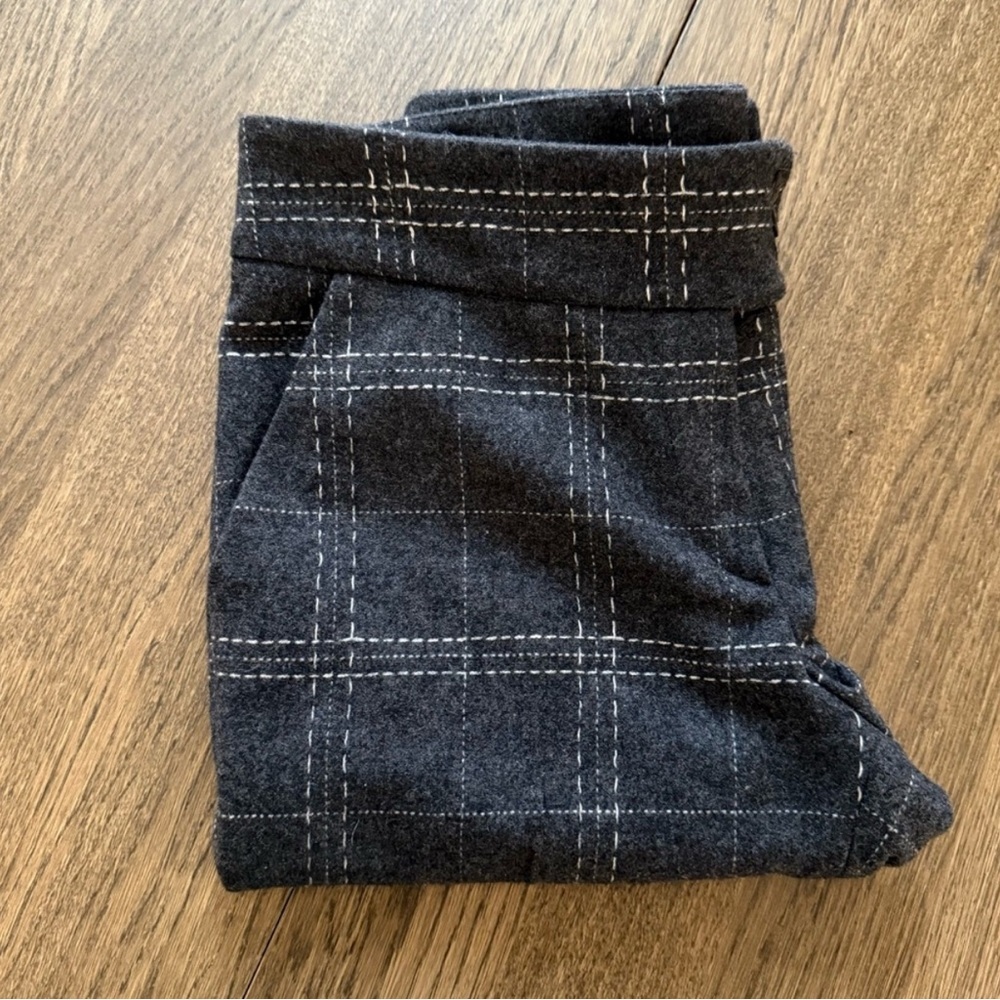 Vintage French Wool Culottes - Dark Academia Grey Plaid City Shorts - Size S - Picture 8 of 8
